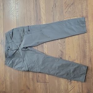 Women's sz 10 short Kuhl pants gray